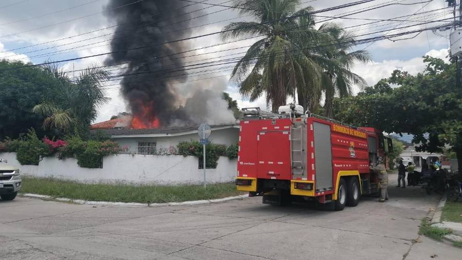 Incendio consume parte de una vivienda en la colonia Tara de San Pedro Sula