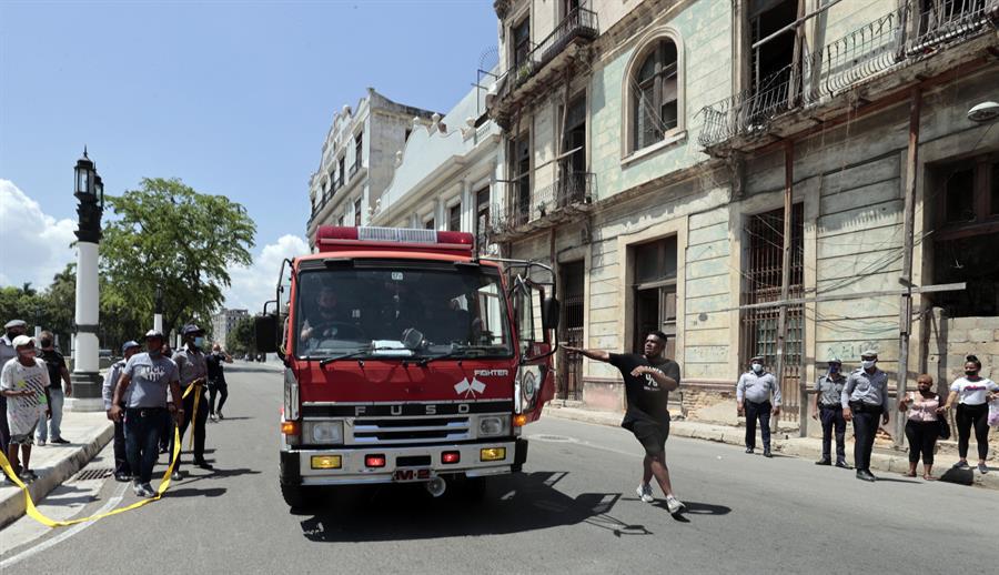 El ministro de Turismo, Juan Carlos García Granda, aseguró que entre los heridos no hay extranjeros. Sobre los fallecidos no han trascendido detalles por el momento.