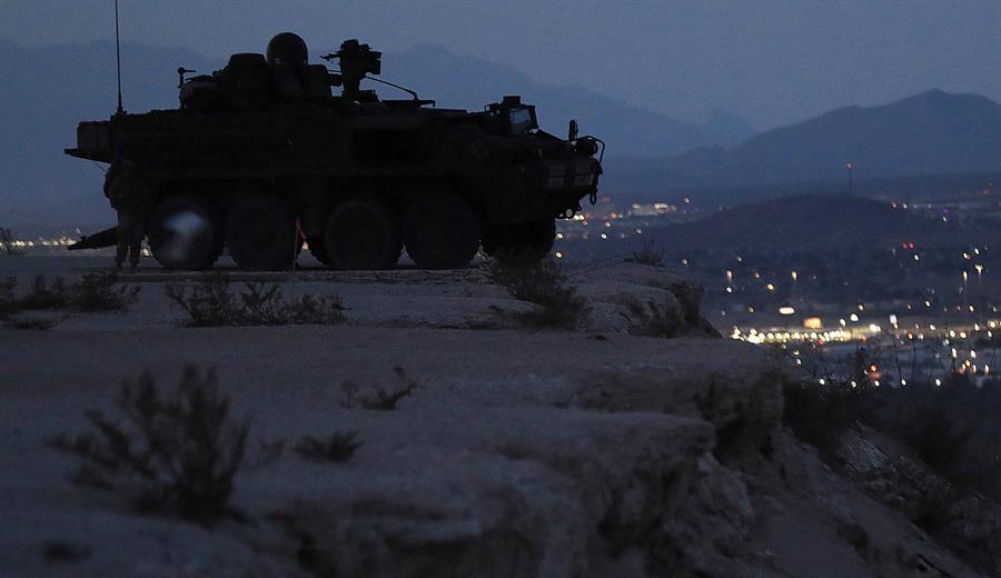 EEUU despliega tanquetas y militares en la frontera con México