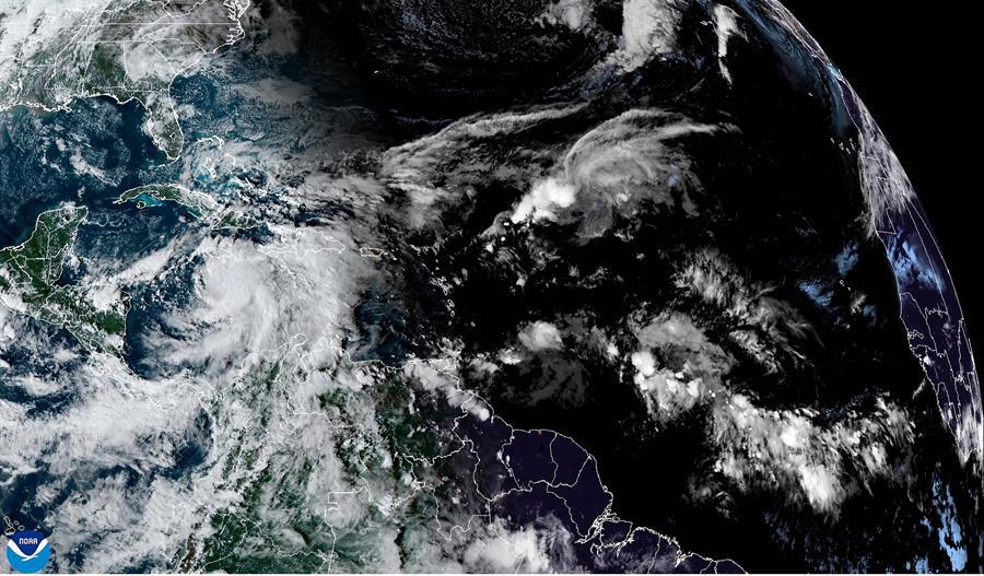 Tormenta Rafael se forma y pone en alerta a Cuba, Jamaica y las Islas Caimán