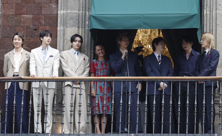 Así recibió México al grupo de K-pop surcoreano BTS