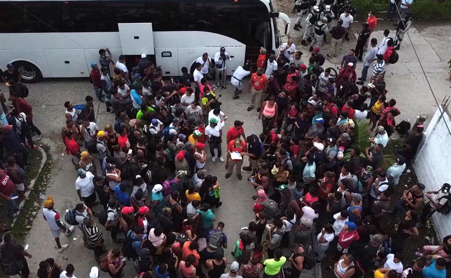 Caravana migrante logra acuerdo de regularización con autoridades mexicanas