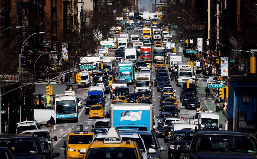 Nueva York planea quitar a los automóviles un 25 % del espacio público