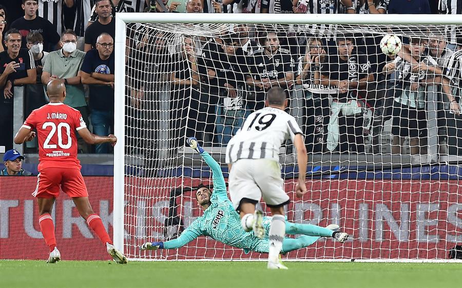 Joao Mario le dio el gol del empate al Benfica en el minuto 43.