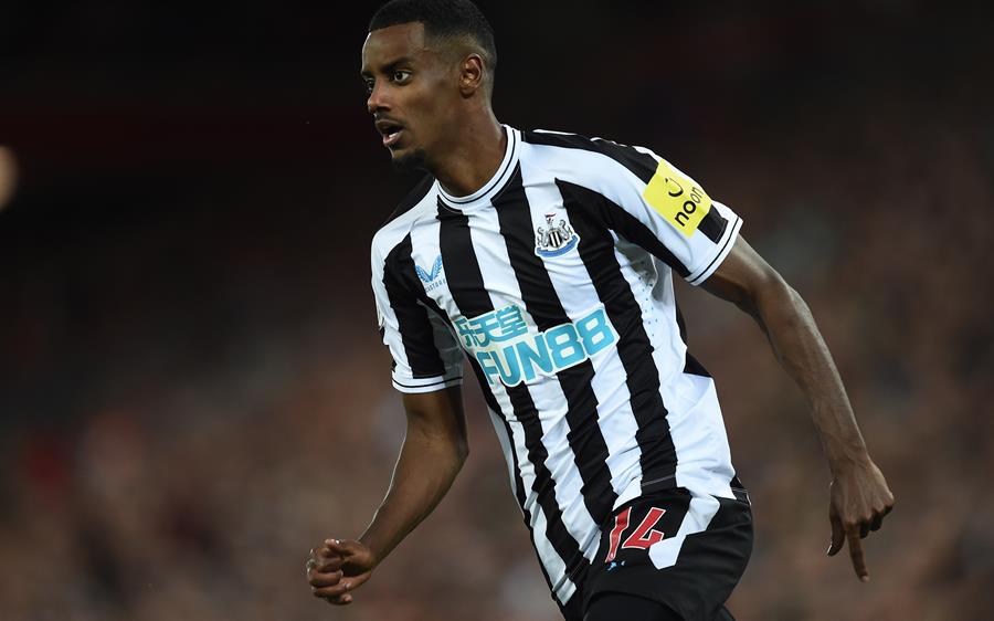 Alexander Isak en su debut con el Newcastle.