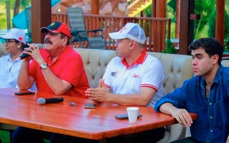 Carlos Zelaya seguirá como líder en Libre