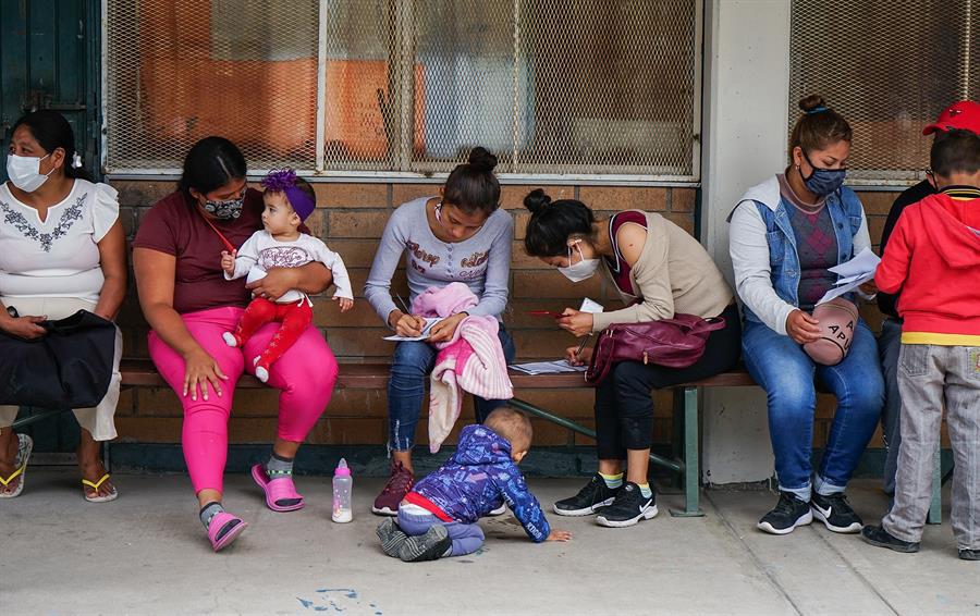 EEUU prohíbe expulsar a familias migrantes sin dejarles pedir asilo