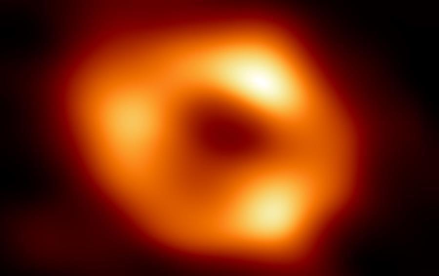 Captan la primera imagen del Sagitario A*, el agujero negro en el corazón de la Vía Láctea