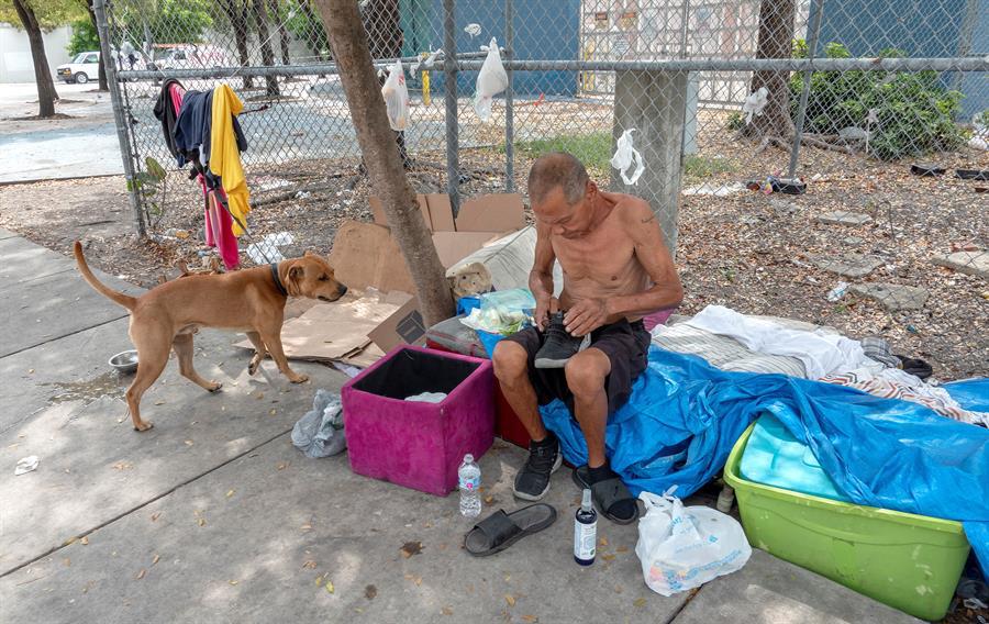 Miami declara ilegales los campamentos para desamparados