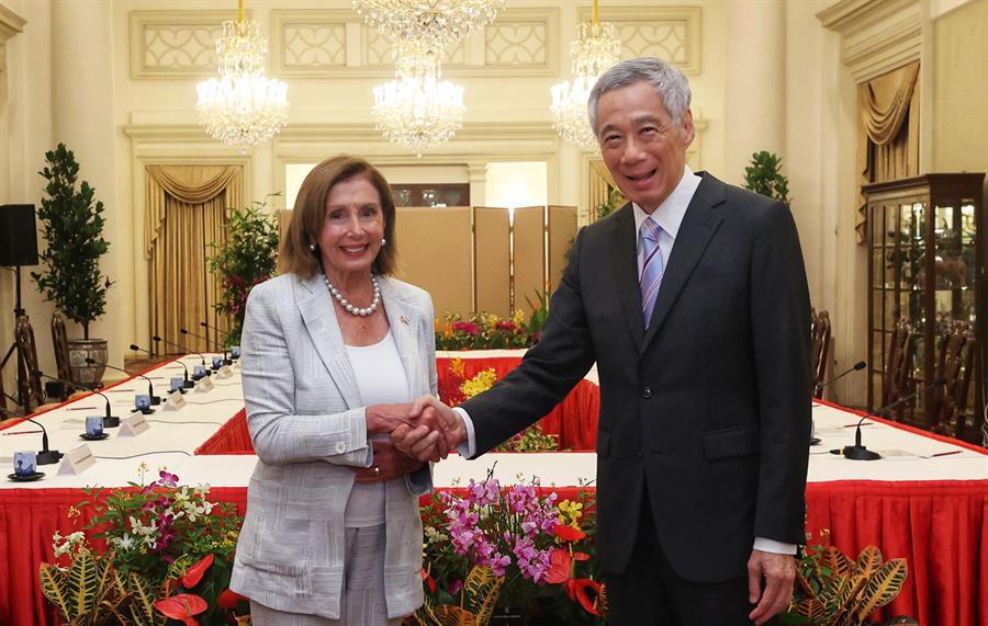 Nancy Pelosi arranca su gira en Asia hablando de Taiwán con el primer ministro de Singapur
