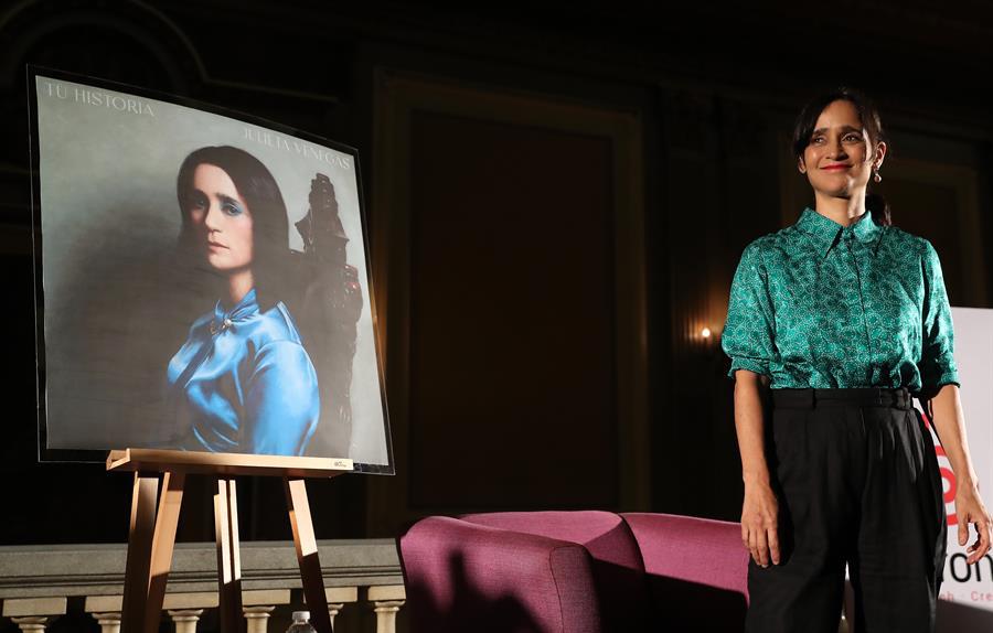 Julieta Venegas recorre su pasado en nuevo álbum “Tu Historia”