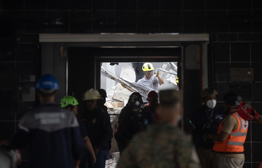Alejandro Sanz llora muerte de dos seres queridos en tragedia de Santo Domingo