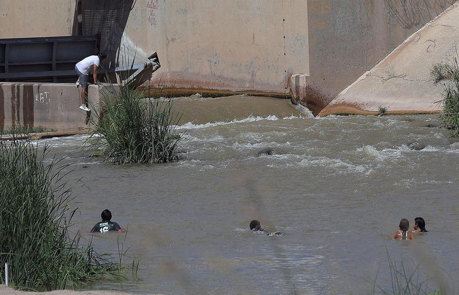 Aumentan cruces irregulares de migrantes en la frontera de EEUU ante la llegada de Trump