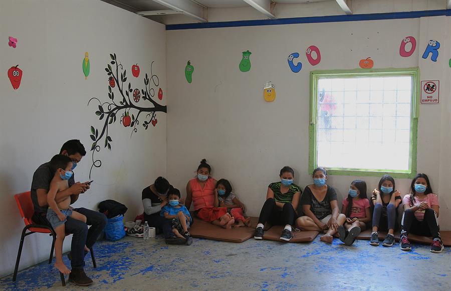 “Estamos contagiados, no es fácil pero confiamos en Dios”: Migrante hondureño refugiado en México