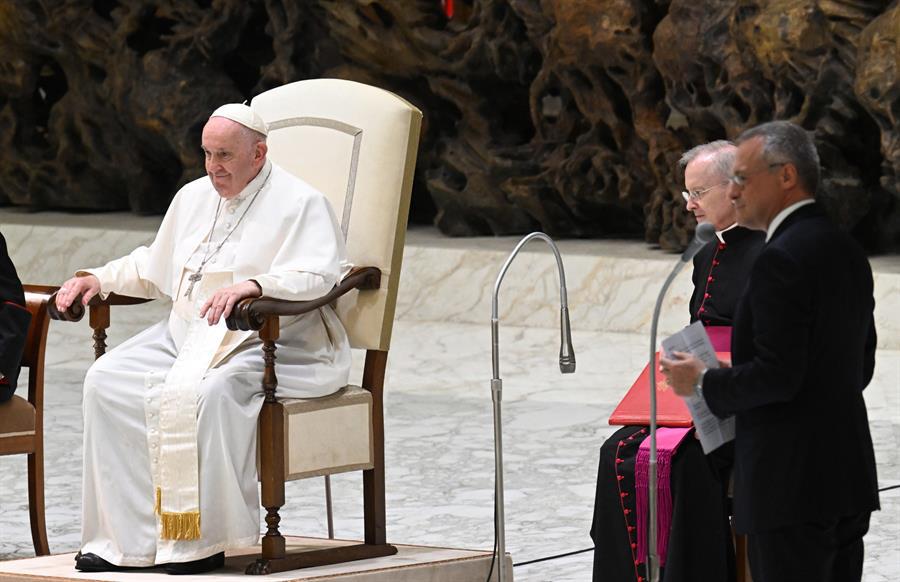 El papa afirma que los sueldos en las empresas no deben ser tan desiguales