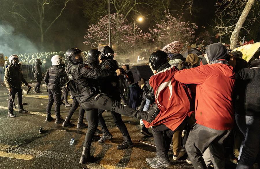 Un millar de detenidos en las