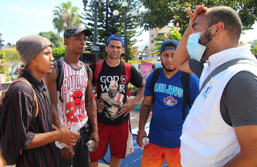 Hombres armados asaltan a migrantes que se unían a nueva caravana en México