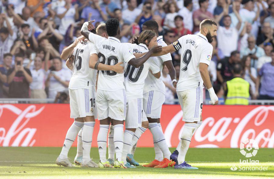 Los jugadores del Real Madrid festejan el gol de Rodrygo Goes.