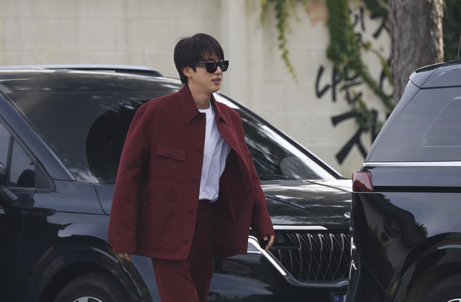 Jin, de BTS, espera transmitir optimismo con su disco ‘Happy’, a la venta este viernes