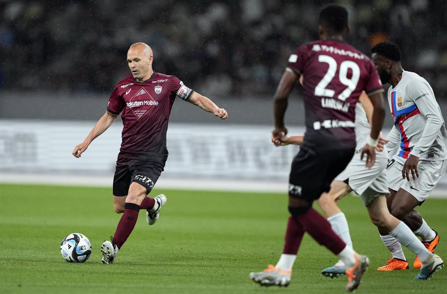 Barcelona vence en partido especial al Vissel Kobe de Iniesta