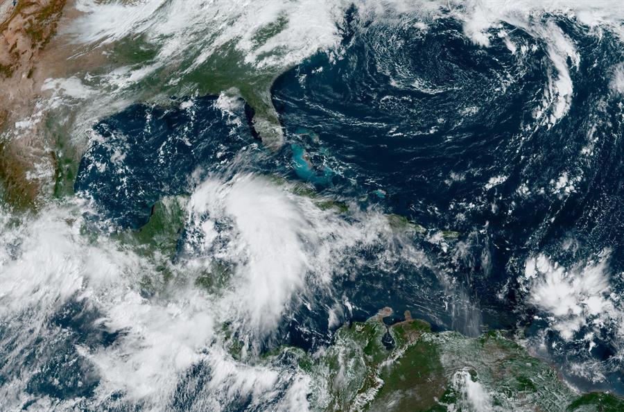 ¡Alerta máxima! Afirman posible formación del huracán Helene