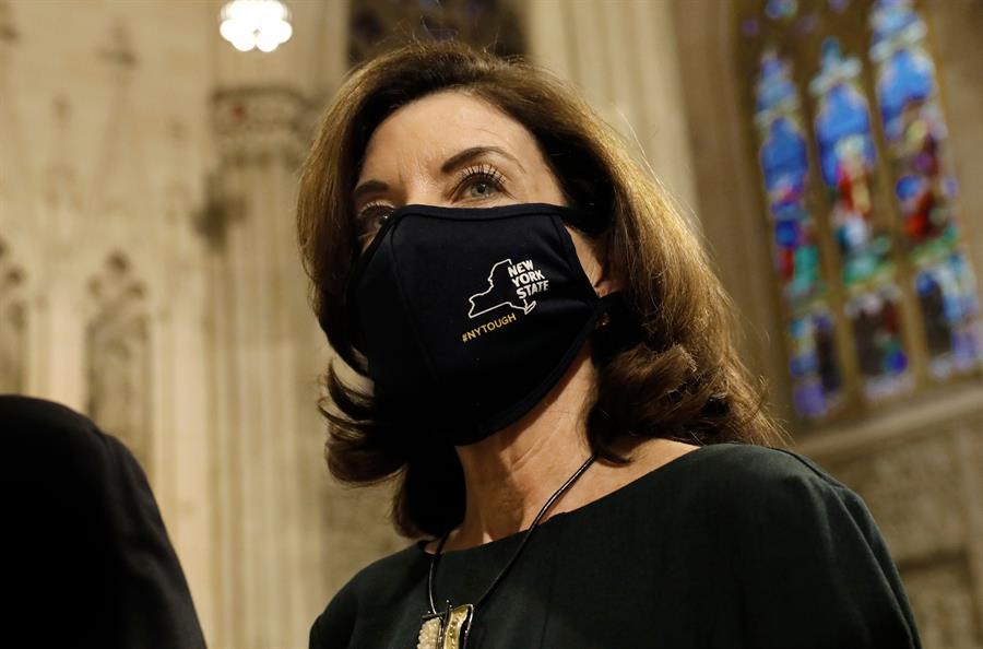 Gobernadora de Nueva York lidera la preferencia de votantes de cara a primarias