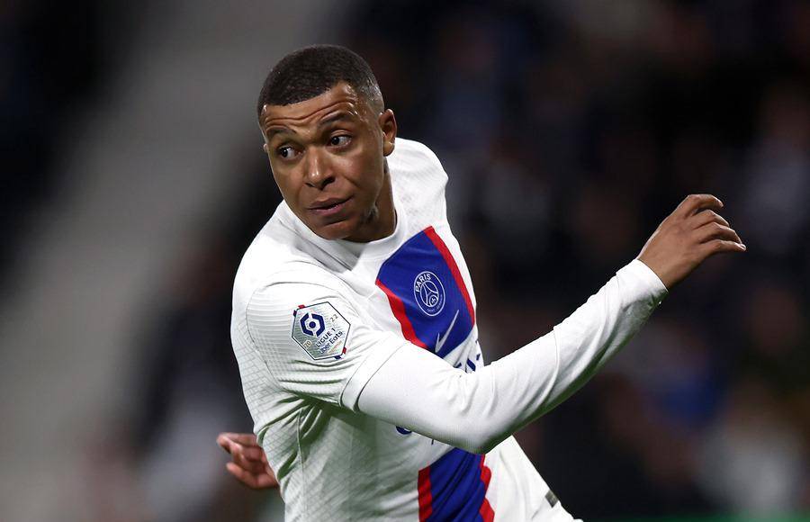 El diario francés Le Parisien da por hecho este sábado el fichaje del delantero del París Saint-Germain por el conjunto blanco a partir de la próxima temporada. El francés llegaría con la carta de libertad. 