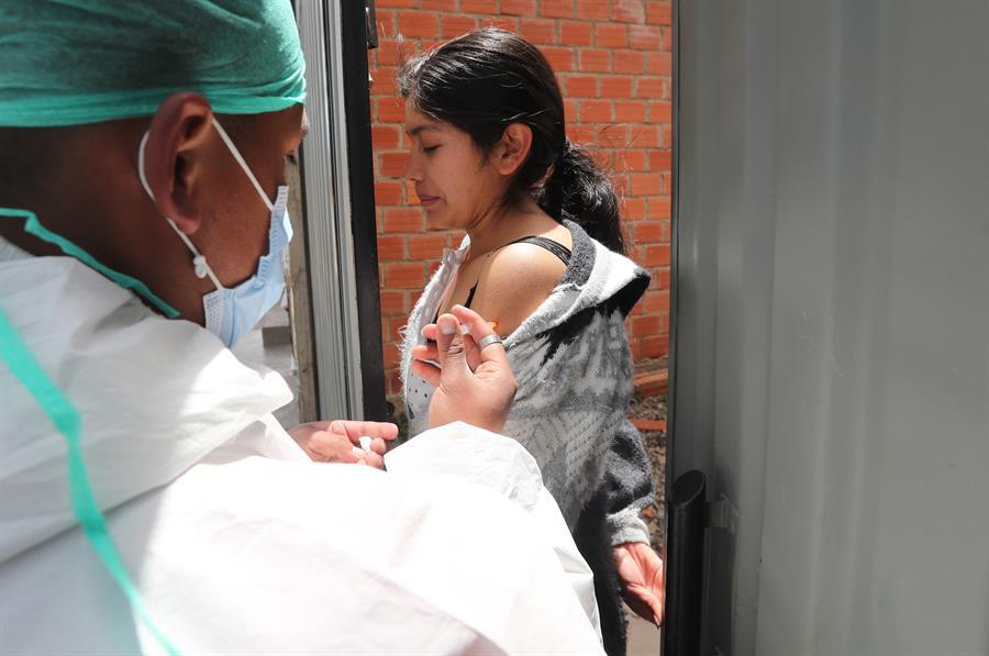 Más de 61.000 salvadoreños reciben tercera vacuna contra covid-19