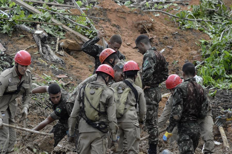 Cerca de 60 muertos y 60 desaparecidos por las lluvias en el noreste de Brasil