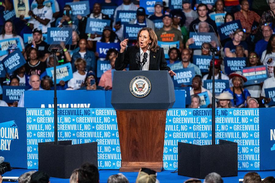 Harris ataca a Trump por haber dicho que quería generales como los de Hitler