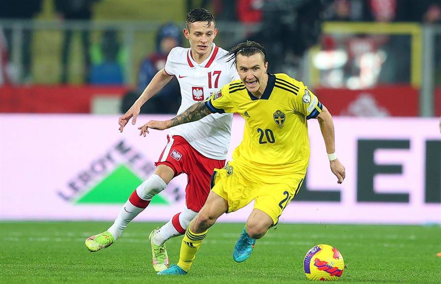  “El jugador perdió la consciencia el 20 de febrero en su casa y fue trasladado al Hospital Universitario de Aarhus, donde está ingresado y conectado a un respirador artificial”, detallaron.