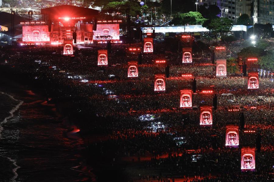 Lady Gaga enloquece a 2,1 millones de fanáticos en Copacabana