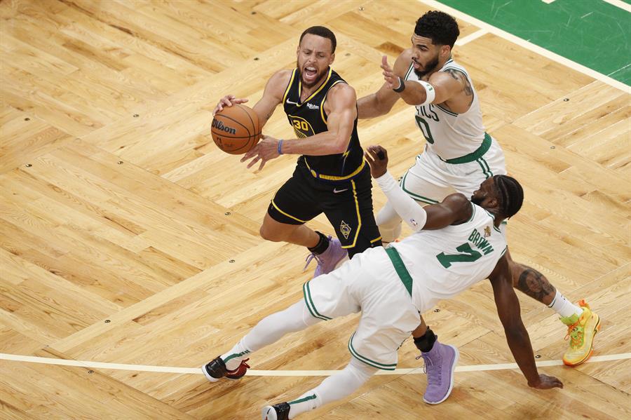 Golden State Warriors empata la serie ante Boston con dorada victoria