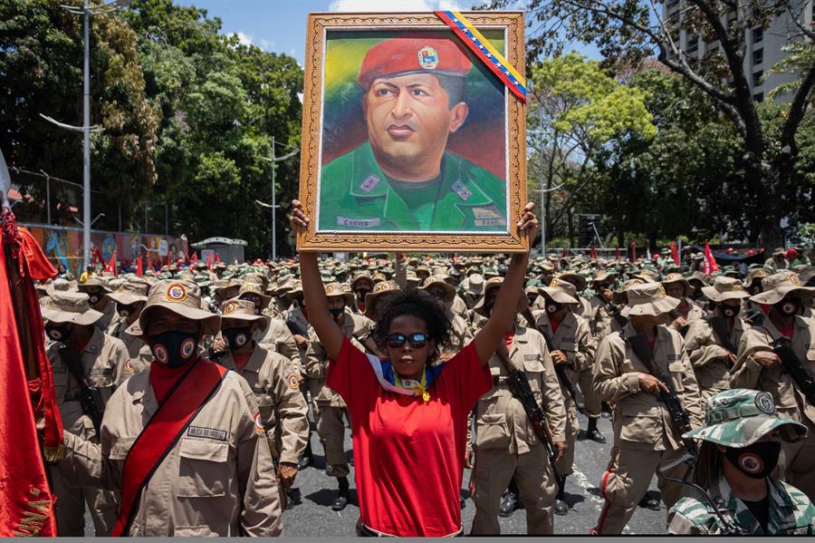 Chavistas marchan para recordar la vuelta de Hugo Chávez tras el golpe de Estado