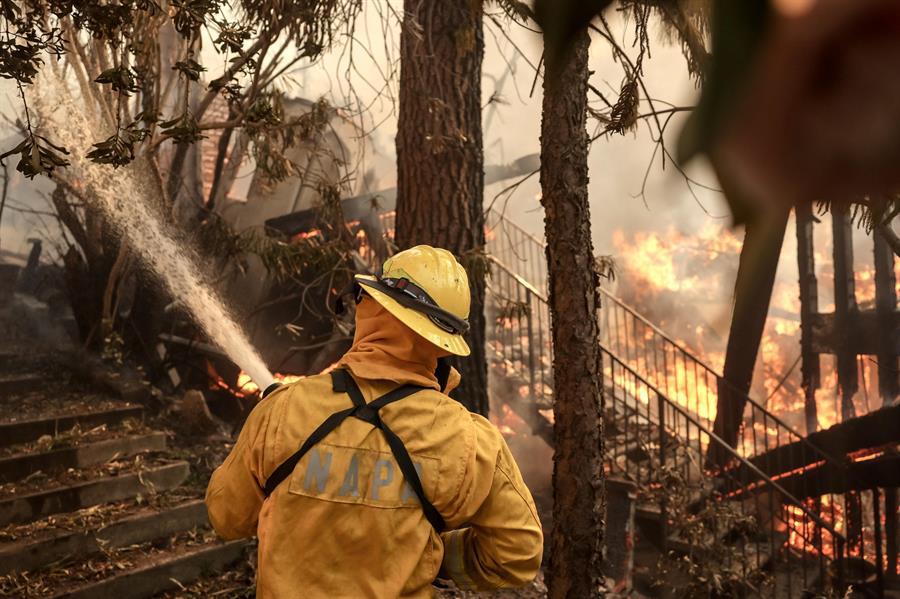 Alerta máxima en Los Ángeles: vientos de Santa Ana podrían desatar incendios devastadores