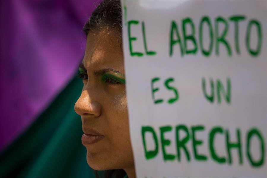 Estado mexicano de Colima avala la despenalización del aborto