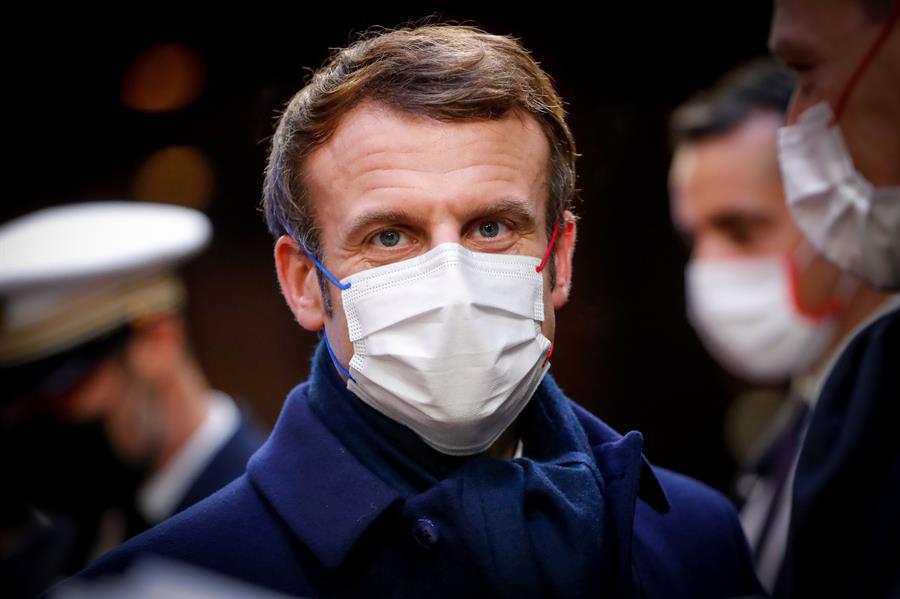 Macron advierte de que “vienen semanas difíciles” en la lucha contra la covid
