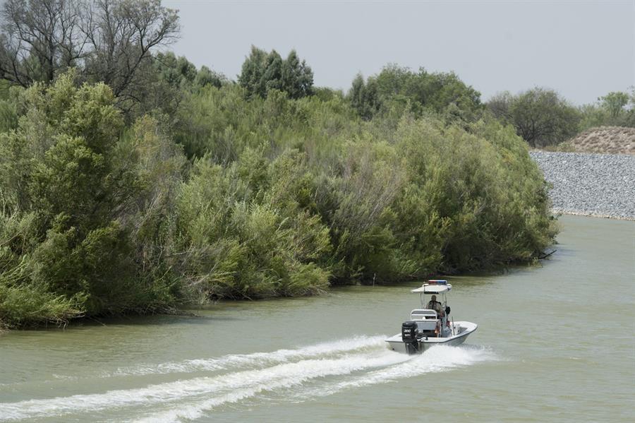 Hallan cuerpo de niño migrante ahogado en el río Grande y buscan a su hermano