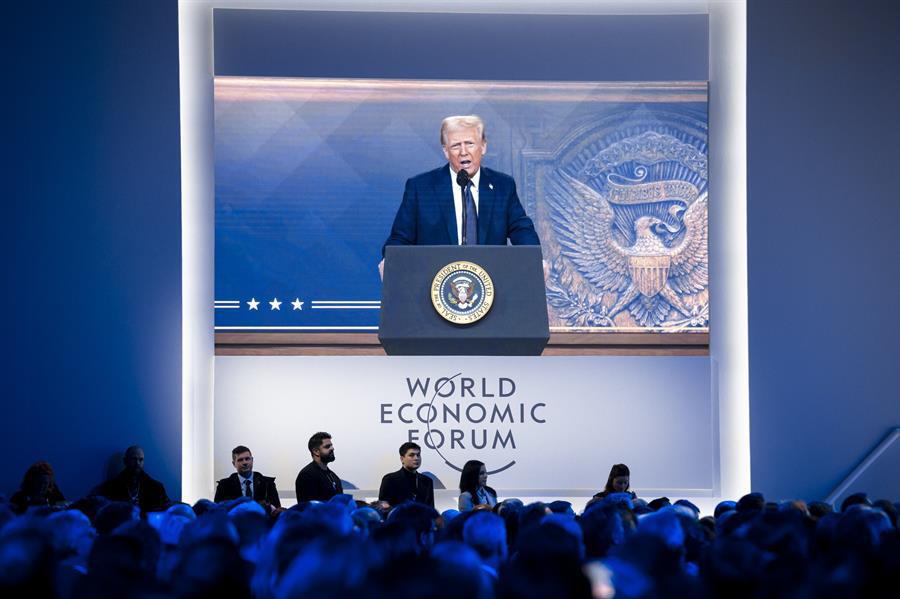 Trump advierte en Davos: “Fabriquen en Estados Unidos o paguen aranceles”