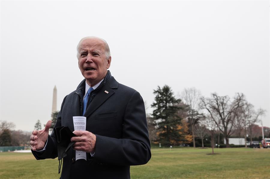 Biden insiste a Putin habrá consecuencias “devastadoras” si invade Ucrania