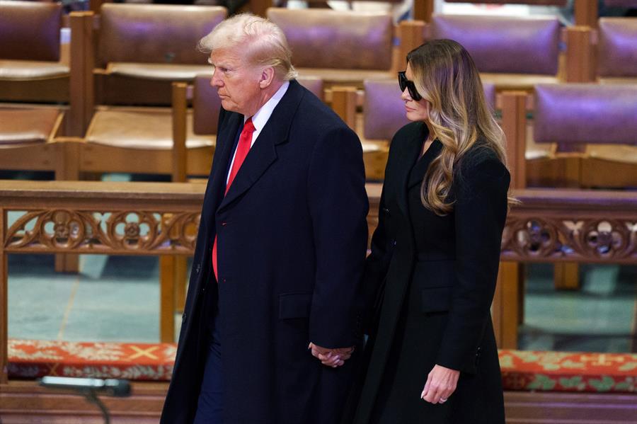 Trump y Melania a su llegada a la Catedral de Washington este martes.