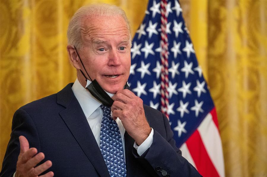 Control de vacunación de Biden genera fricciones en las empresas