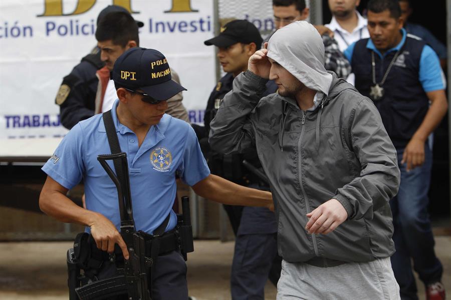 Coyote hondureño llevaba 15 migrantes de Venezuela y cinco de Kazajistán