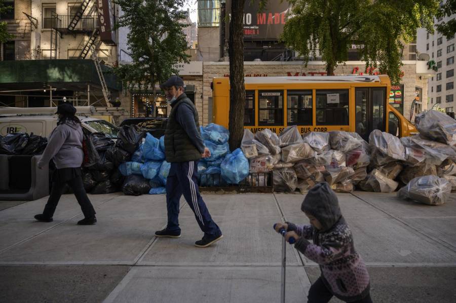 La basura se apila en Nueva York en protesta contra certificado de ...
