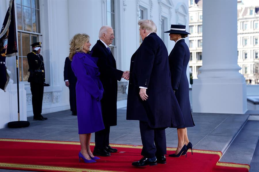 Biden y Jill recibieron a Trump y Melania en la Casa Blanca.