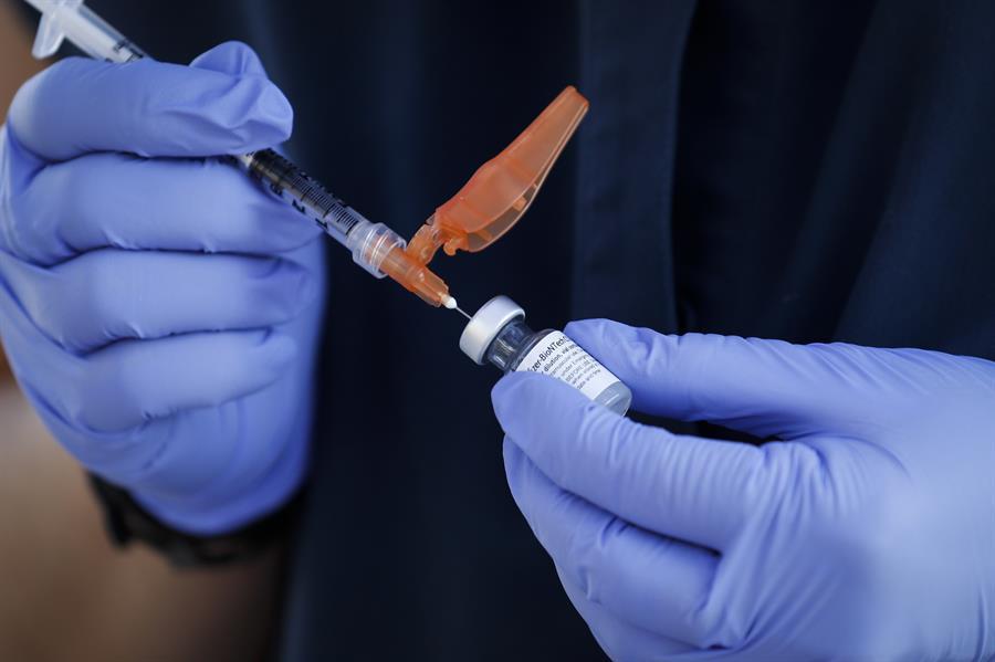 Gobernador de Florida permitirá vacunación contra covid a menores de 5 años