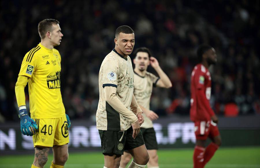 De confirmarse, el Real Madrid se haría con Mbappé a su cuarto intento, sin que ahora tenga que pagar al PSG puesto que el jugador llegaría libre.