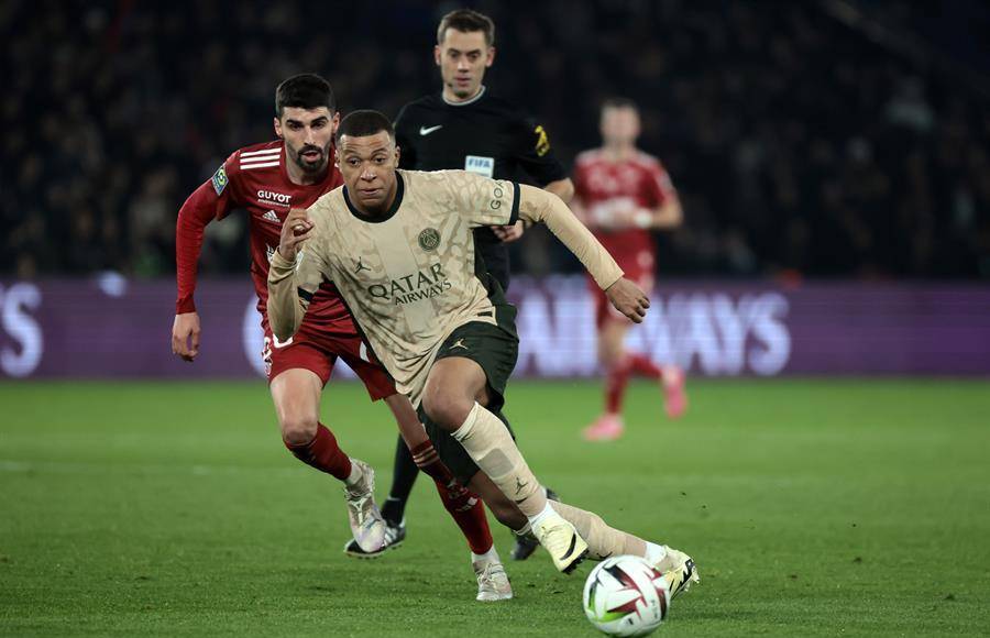 “Para el PSG y varios jugadores importantes del fútbol francés, ya no hay lugar a dudas: Kylian Mbappé ha decidido dejar la Ligue 1 al final de la temporada y unirse al club más grande del mundo, que siempre lo ha estado esperando”, remarca Le Parisien.