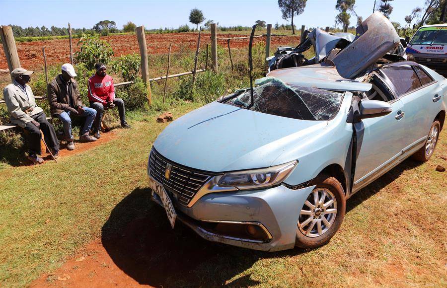 Según detallan medios locales, Kiptum conducía un auto con dos pasajeros en su interior: su entrenador Gervais Hakizimana, que también murió en el impacto, y una mujer.
