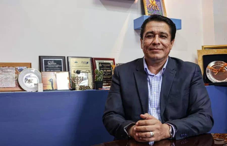 “Al parecer se le torció el plan a fiscalía en el caso JOH, cuando intentaron juntar tres casos. Y al final se le concede al expresidente ir a juicio solo él, tal como lo solicitó desde un inicio”, comenzó analizando Santos. 